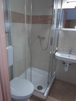 H&oacute;reb szoba f&uuml;rdőszob&aacute;ja